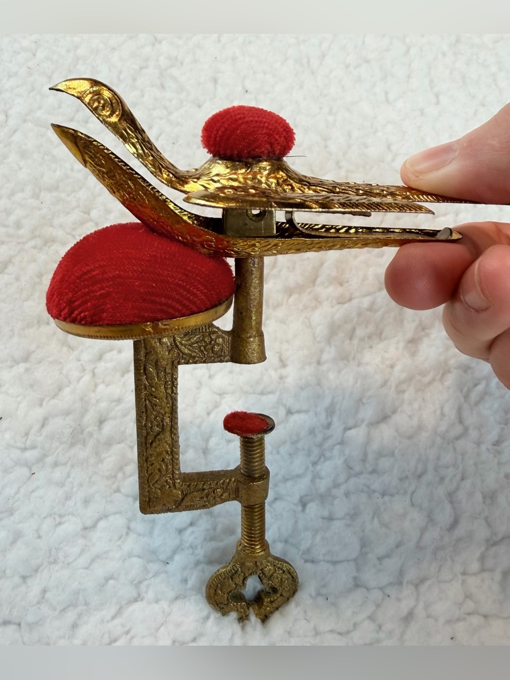 (VTG) Japanese Gold-Tone Ornate Bird Sewing Clamp with Red Pin Cushions, OS - Picture 12 of 16